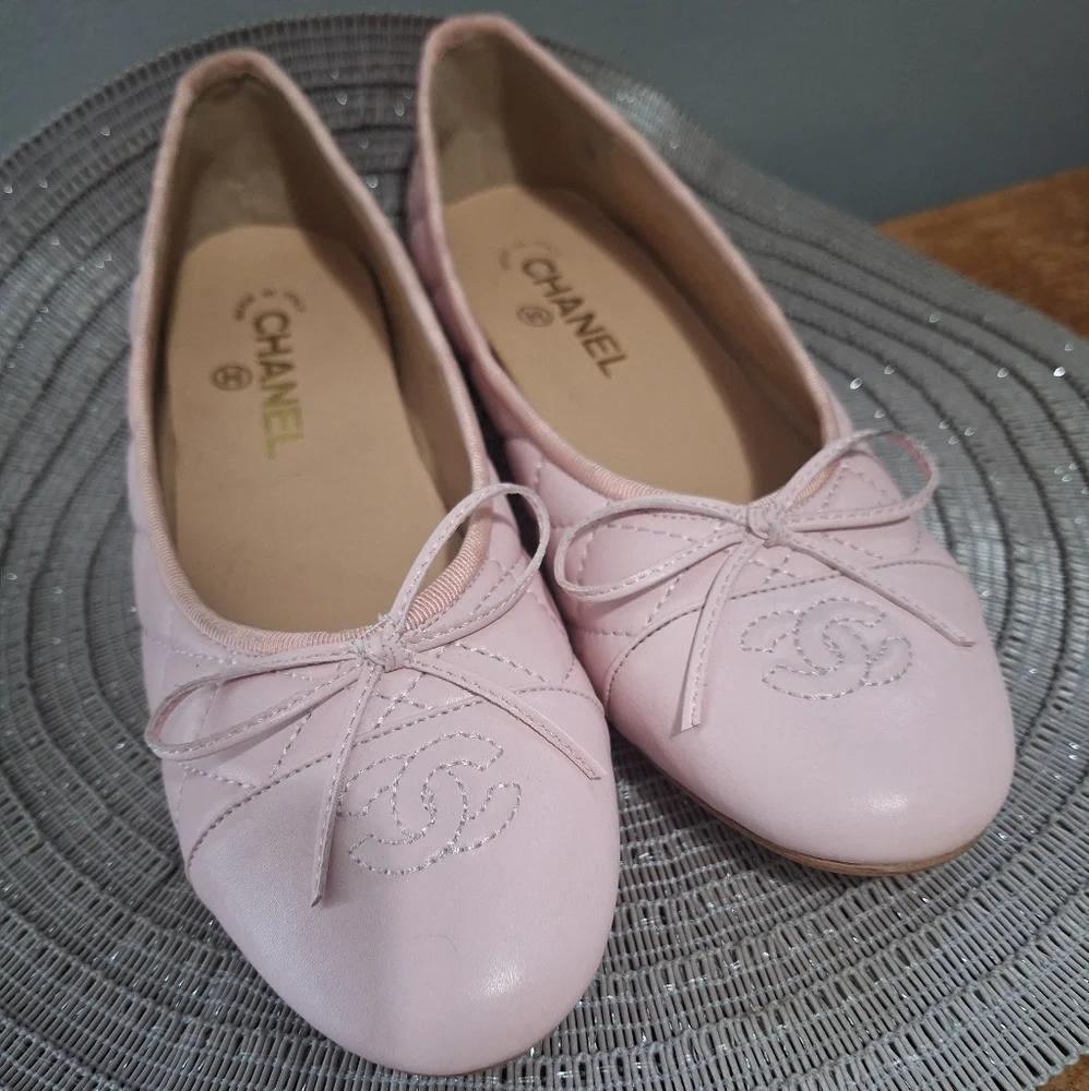 CHANEL Light Pink Quilted Leather Ballet Flats with Bow - Picture 3 of 10